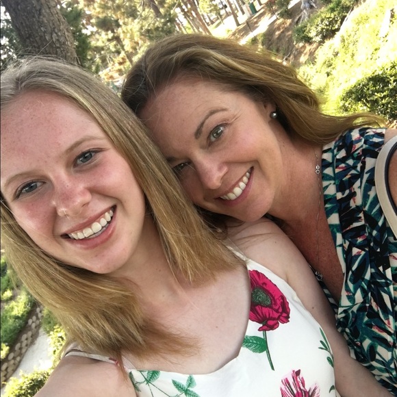 Meet your Posh Ambassador, Melissa 💖 - Picture 3 of 5